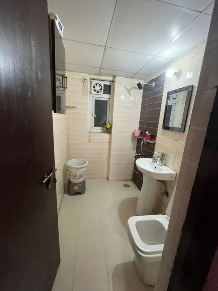 Bathroom, amrapali-heartbeat-city 4 Bedroom 3235 Sq.Ft. Apartment In Sector 107 Noida 9855474