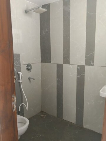 Bathroom in 3 BHK Builder Floor at Rps Palms, Sector 88 – for Rent