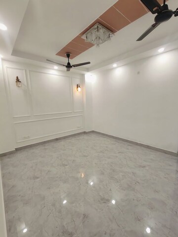 Room in 4 BHK Builder Floor at Vasant Vihar – for Sale