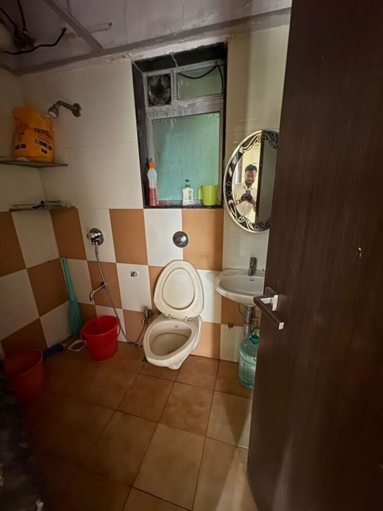 Bathroom, bhakti-heights-tilak-nagar 3 Bedroom 950 Sq.Ft. Apartment In Tilak Nagar Mumbai 9855516