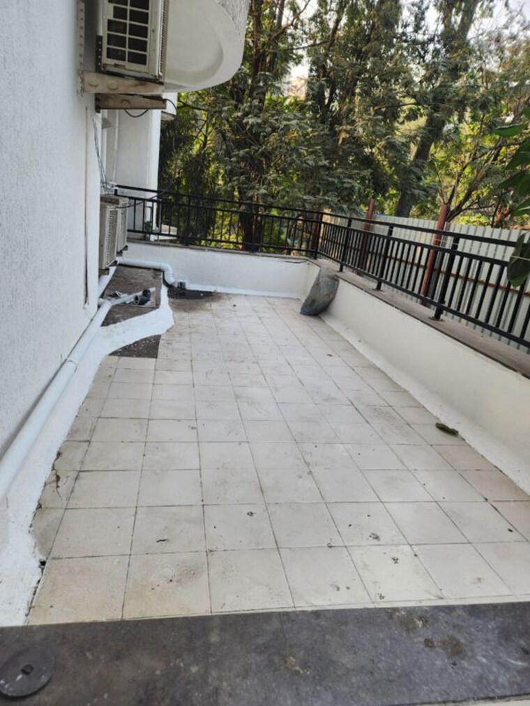 Balcony, east-street 2 Bedroom 750 Sq.Ft. Apartment In Santacruz East Mumbai 9855524