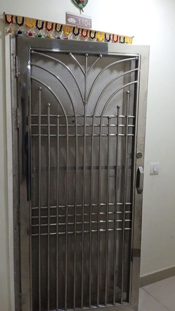 2 BHK Apartment – Entrance View at Sector 37 - for Rent