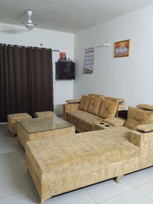 Living Room in 2 BHK Apartment at Sector 37 – for Rent