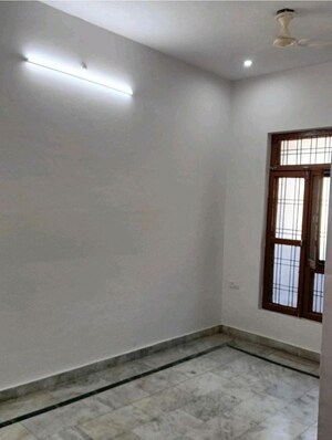 Room in 2 BHK Independent House at Gomti Nagar – for Rent