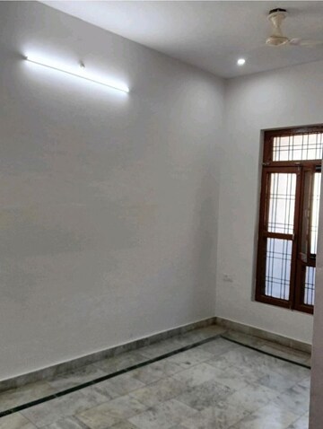 Room in 2 BHK Independent House at Gomti Nagar – for Rent