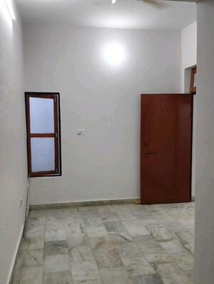 Room in 2 BHK Independent House at Gomti Nagar – for Rent