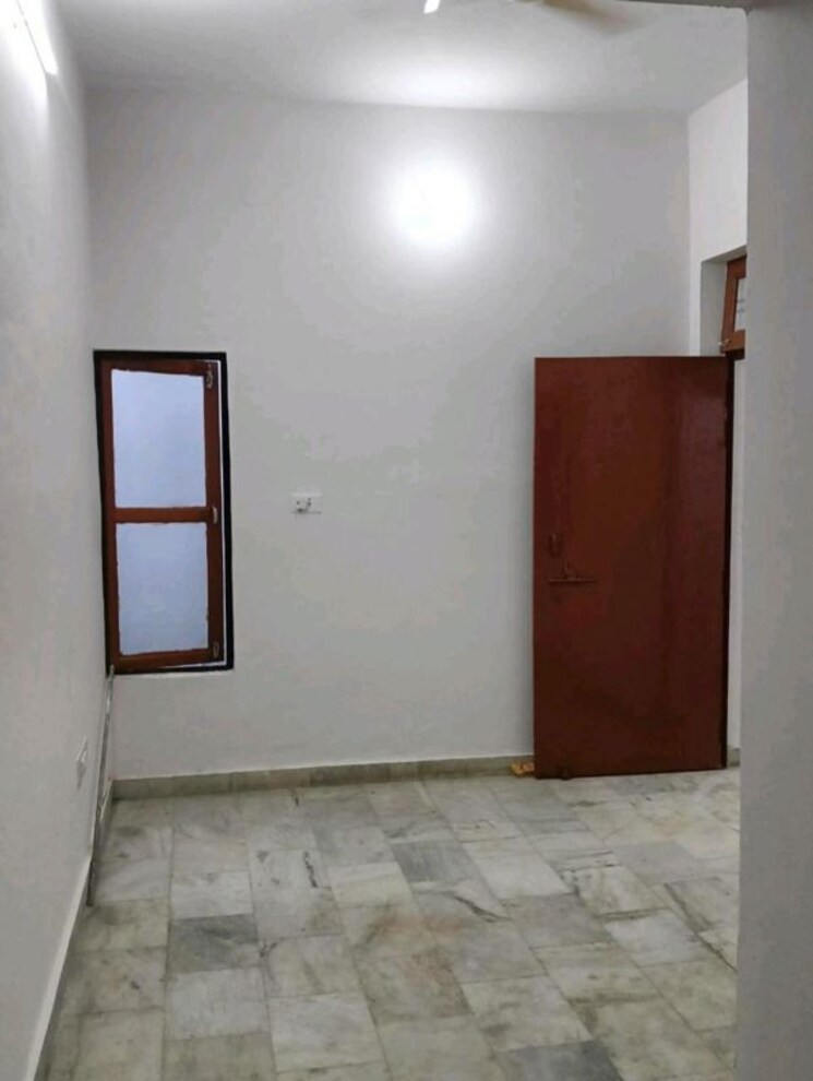 Room, gomti nagar 2 Bedroom 1000 Sq.Ft. Independent House In Gomti Nagar Lucknow 9855545