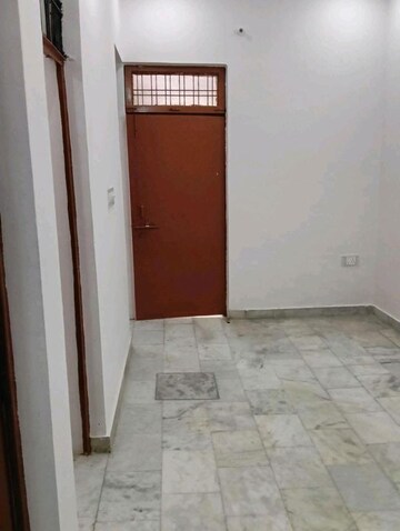 Room in 2 BHK Independent House at Gomti Nagar – for Rent