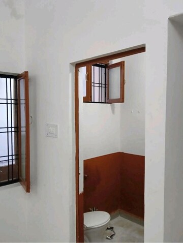 Room in 2 BHK Independent House at Gomti Nagar – for Rent