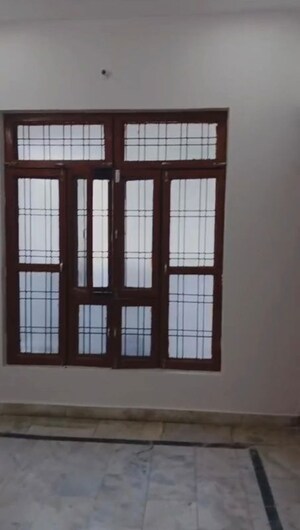 Room in 2 BHK Independent House at Gomti Nagar – for Rent
