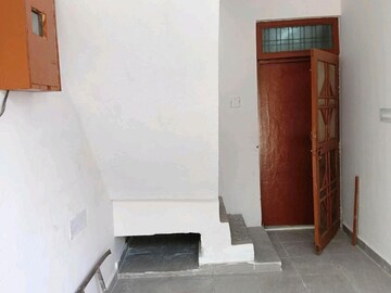 Furnished Amenities in 2 BHK Independent House at Gomti Nagar – for Rent