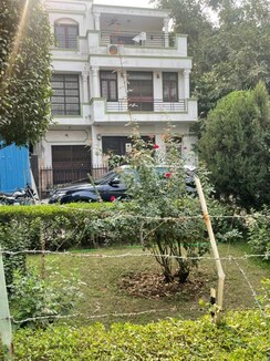 3.5 BHK + Pooja Room,Servant Room Villa For Rent in DLF City Phase IV