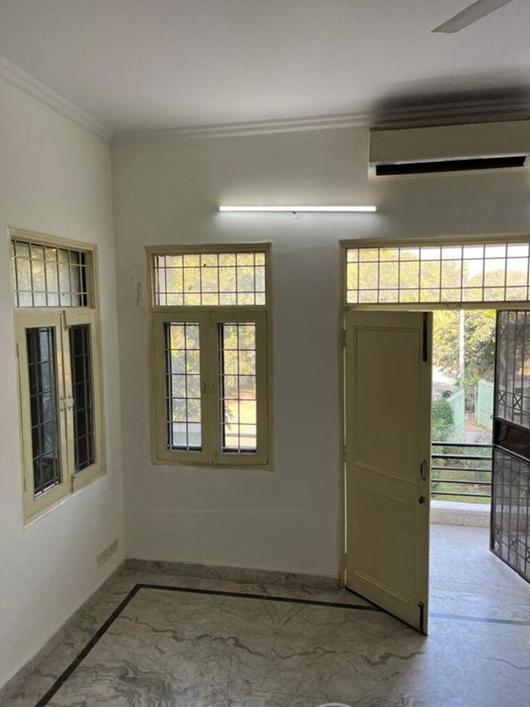 undefined, dlf-city-phase-iv 3.5 Bedroom 240 Sq.Yd. Villa In Dlf Phase iv Gurgaon 9855547