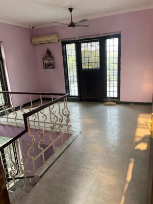 Room in 3.5 BHK Villa at DLF City Phase IV, Dlf Phase iv – for Rent