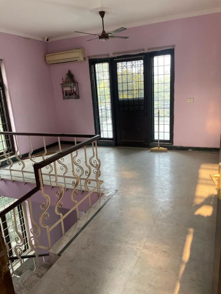 Room, dlf-city-phase-iv 3.5 Bedroom 240 Sq.Yd. Villa In Dlf Phase iv Gurgaon 9855547