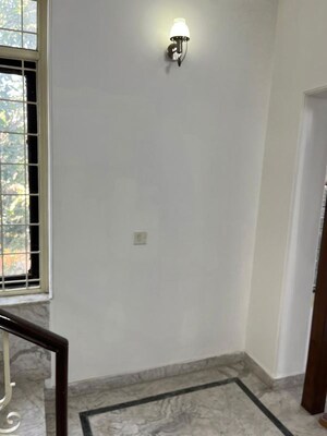 Room in 3.5 BHK Villa at DLF City Phase IV, Dlf Phase iv – for Rent