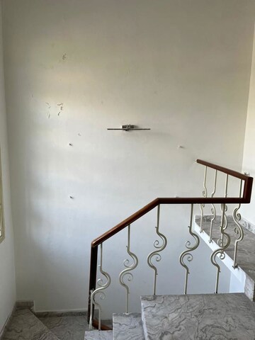 Furnished Amenities in 3.5 BHK Villa at DLF City Phase IV, Dlf Phase iv – for Rent