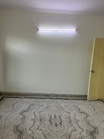 Room in 3.5 BHK Villa at DLF City Phase IV, Dlf Phase iv – for Rent