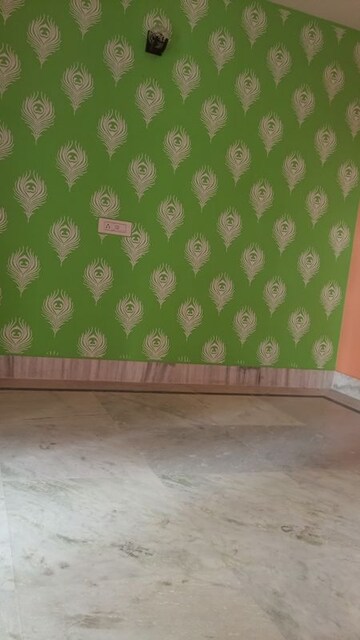 Room in 2 BHK Apartment at Sristi Plaza, Chinar Park – for Rent