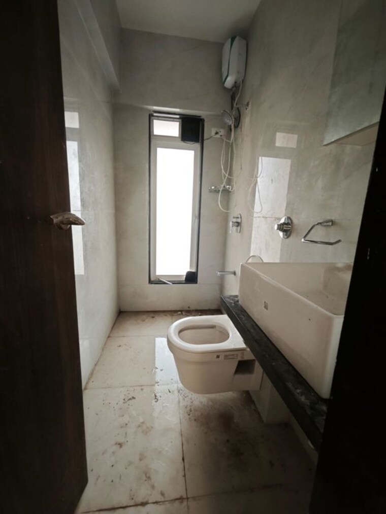 Bathroom, vishwa-bhuvan 3 Bedroom 750 Sq.Ft. Apartment In Chembur Mumbai 9855631