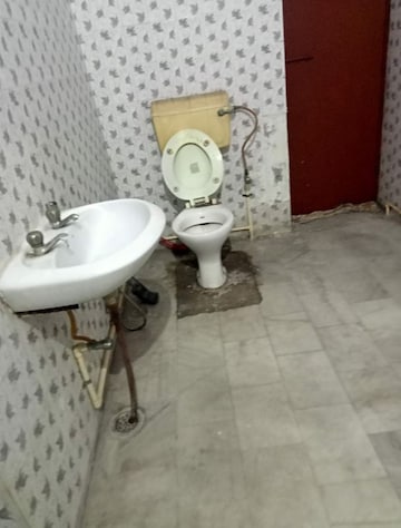 Attached Bathroom in 1 BHK Villa at Aliganj – for Rent