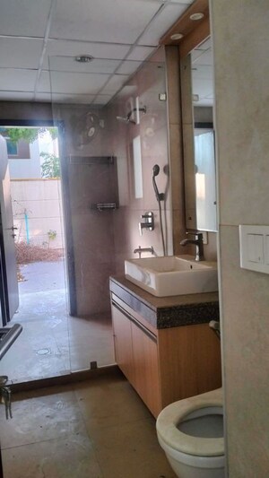 Bathroom in 4 BHK Apartment at Tata Primanti-Executive Apartments, Sector 72 – for Rent