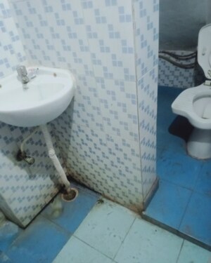 Bathroom in 2 BHK Villa at Aliganj – for Rent