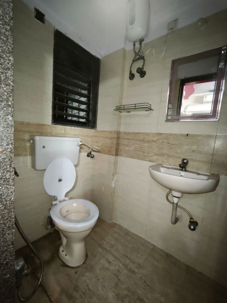Bathroom, yashomati-society 2 Bedroom 750 Sq.Ft. Apartment In Chembur Mumbai 9855709