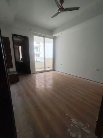 Room in 3 BHK Apartment at Mahagun Mezzaria, Sector 78 – for Sale