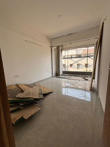 Room in 4 BHK Apartment at Science City – for Sale