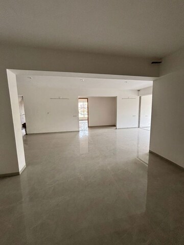 Room in 4 BHK Apartment at Science City – for Sale