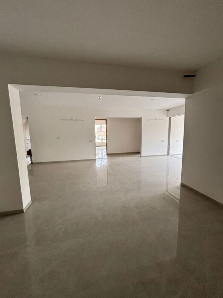 Room, science city 4 Bedroom 404 Sq.Yd. Apartment In Science City Ahmedabad 9855677