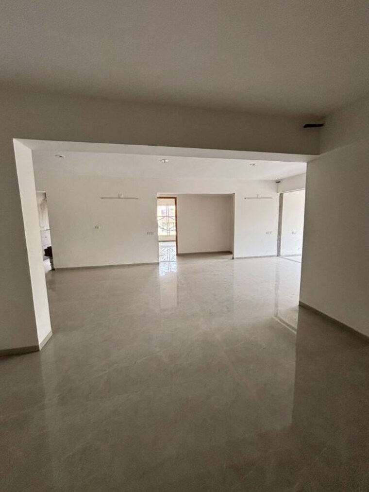 Room, science city 4 Bedroom 404 Sq.Yd. Apartment In Science City Ahmedabad 9855677