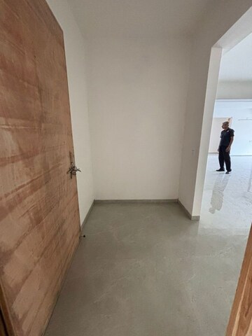 Room in 4 BHK Apartment at Science City – for Sale