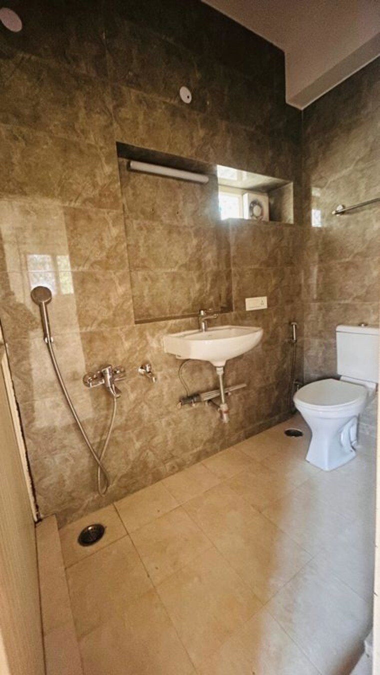 Bathroom, malviya nagar 2 Bedroom 1100 Sq.Ft. Builder Floor In Malviya Nagar Delhi 9855770