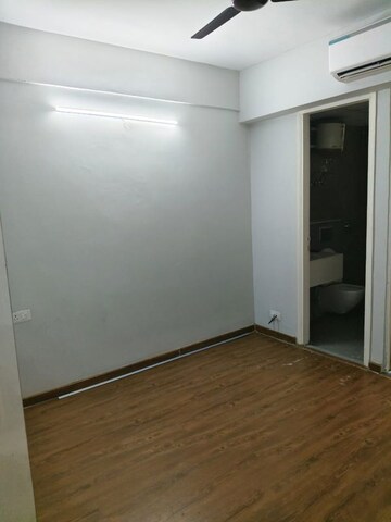 Room in 2 BHK Apartment at Signature Global City, Sector 37d – for Rent