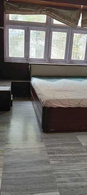 Bedroom in 2 BHK Apartment at Andheri West – for Rent