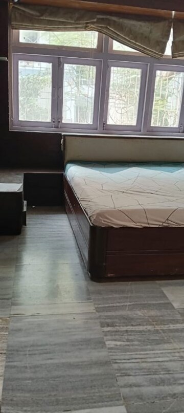 Bedroom in 2 BHK Apartment at Andheri West – for Rent
