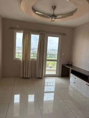 Room in 3.5 BHK Apartment at Prestige Lakeside Habitat, Varthur – for Sale