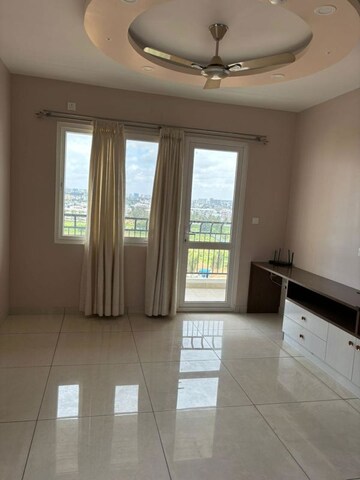 Room in 3.5 BHK Apartment at Prestige Lakeside Habitat, Varthur – for Sale