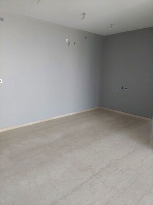 Room in 4 BHK Apartment at Oberoi Sky City, Borivali East – for Rent