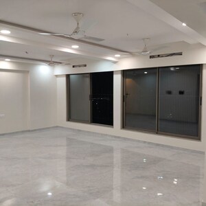 Room in 4 BHK Apartment at Bandra East – for Rent