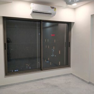 Room in 4 BHK Apartment at Bandra East – for Rent