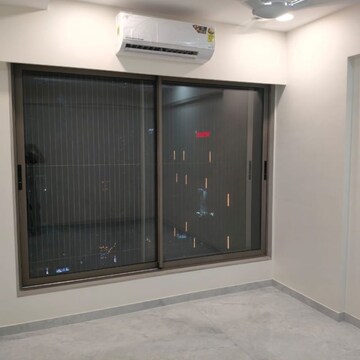 Room in 4 BHK Apartment at Bandra East – for Rent