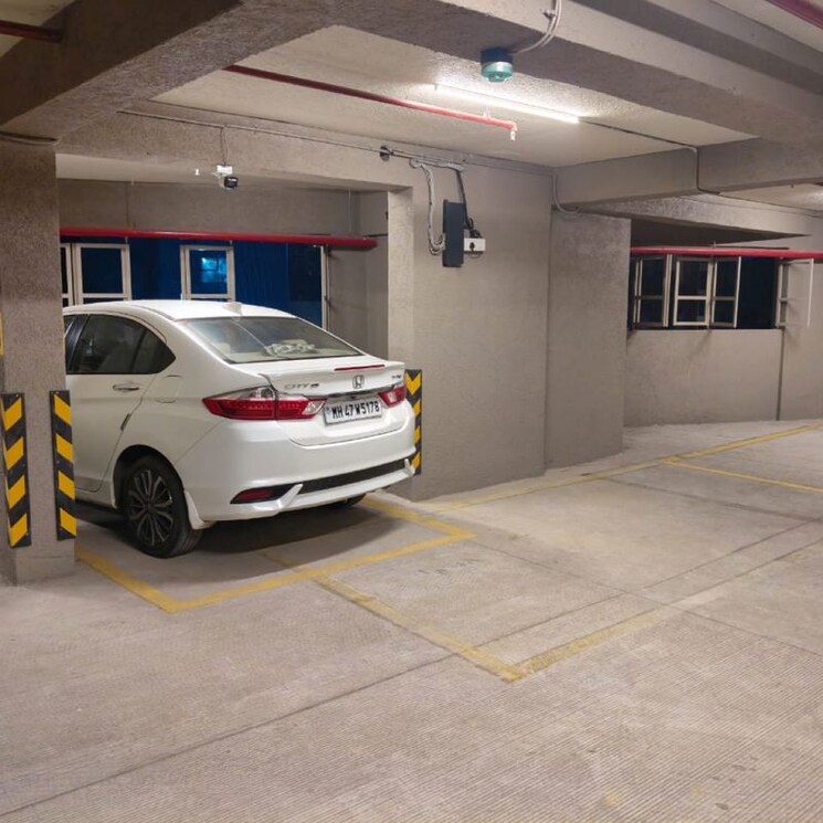  Parking, bandra east 4 Bedroom 1300 Sq.Ft. Apartment In Bandra East Mumbai 9855845