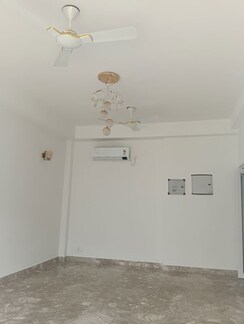 4 BHK + Servant Room Apartment For Sale in SS Linden
