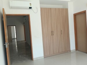 Room in 4 BHK Apartment at SS Linden, Sector 84 – for Sale