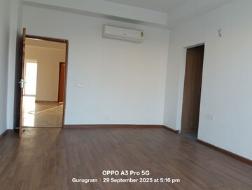Room in 4 BHK Apartment at SS Linden, Sector 84 – for Rent