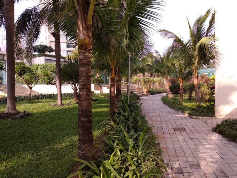 Garden, oberoi-springs 3 Bedroom 1000 Sq.Ft. Apartment In Andheri West Mumbai 9855856