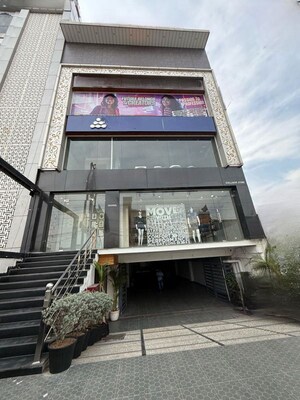  Showroom For Sale in Gms Road